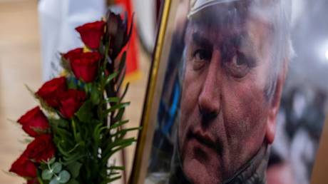 Боснийн сербүүдийн командлагч асан Ратко Младичийн оршуулгын ёслол Белградад боллоо