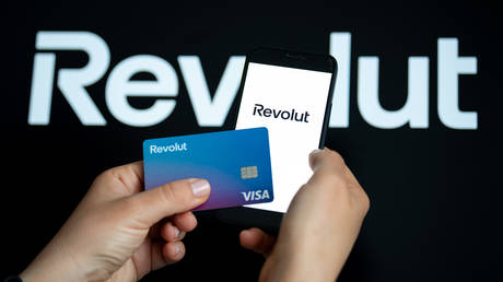 Revolut дижитал банк төрийн байгууллагын нэрээр хуурамч мэдээлэл илгээсэн луйварчдад хэрэглэгчийн мэдээллээ алджээ
