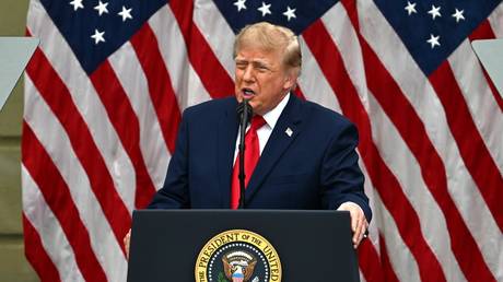 Трамп: Аминд нь халдахыг завдсан хэргийн мөрдлөгийг улс төрийн зорилгоор буруу удирджээ