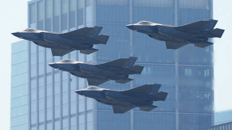 Австралиас АНУ руу илгээсэн F-35 сөнөөгч онгоцны эд ангиуд Хонконг руу андуурч хүргэгджээ