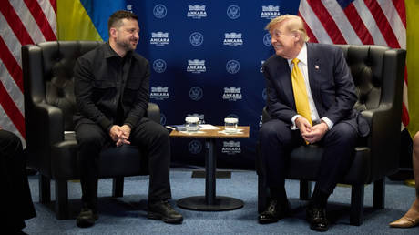 АНУ-ын Ерөнхийлөгч Дональд Трамп Украйны удирдагчийг Москвад очиж хэлэлцээ хийхийг санал болгов