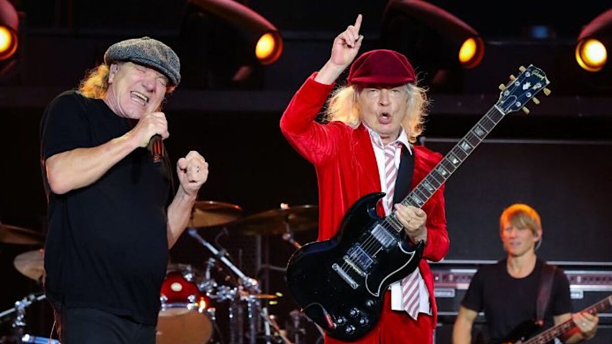 Торонто хотын цэнгэлдэх хүрээлэн эвдэрсний улмаас AC/DC хамтлагийн тоглолт цуцлагдлаа
