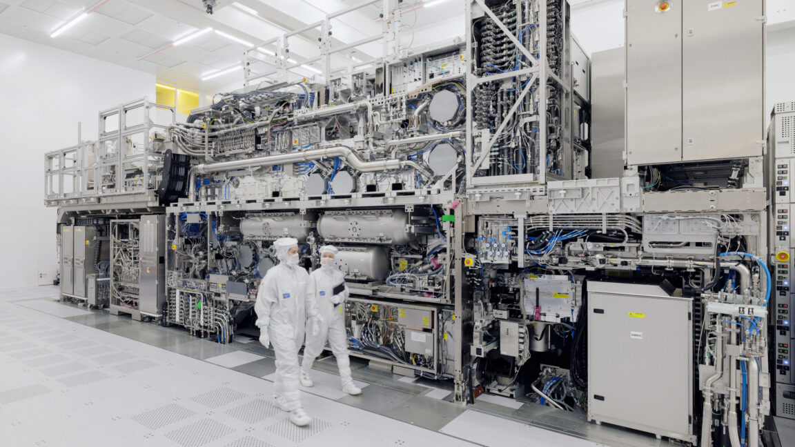 Дэлхийн тэргүүлэгч чип үйлдвэрлэгчид ASML-ийн шинэ технологид нэгдэж үйлдвэрлэлийн хүчин чадлаа нэмэгдүүлнэ