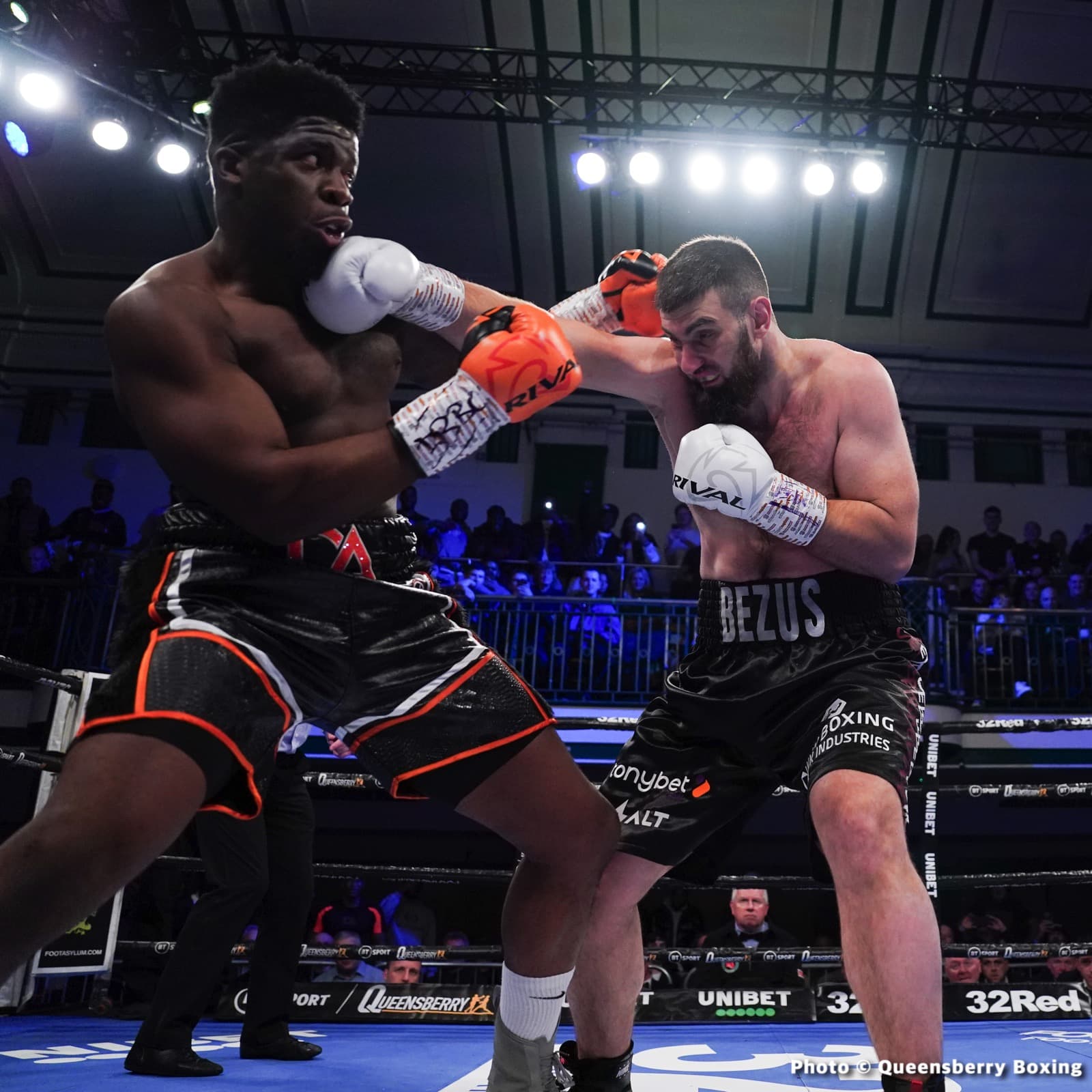 Дэвид Аделейе Matchroom промоушн руу нүүснээр хүнд жингийн карьераа дахин эхлүүлнэ