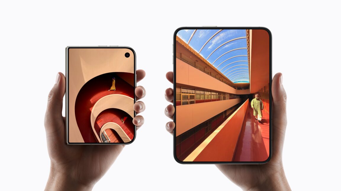Apple компани нугардаг дэлгэцтэй iPhone Duo ухаалаг гар утсаа албан ёсоор танилцууллаа