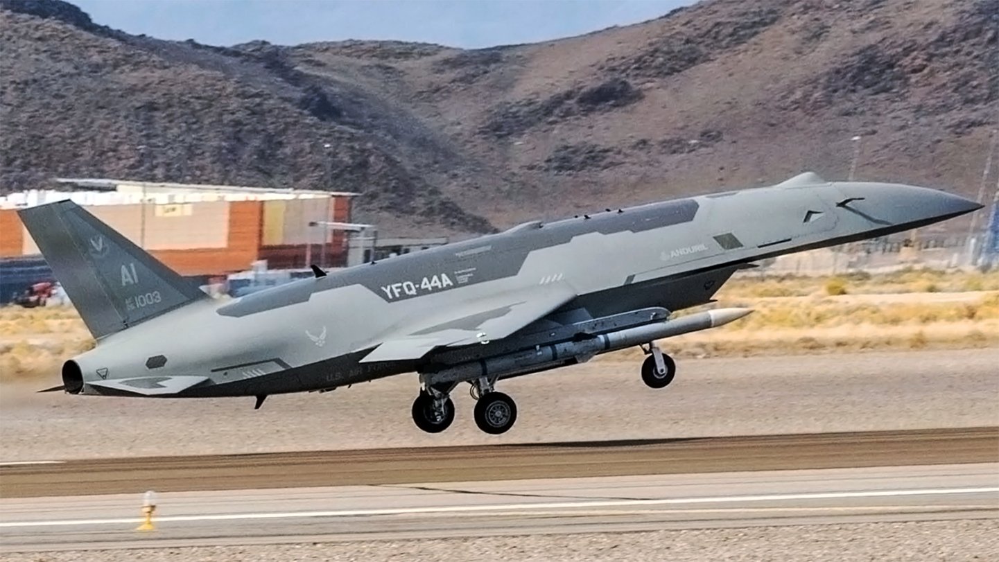 Anduril компанийн YFQ-44A Fury нисгэгчгүй онгоц F-35 сөнөөгчтэй хамт нислэгийн туршилт хийлээ