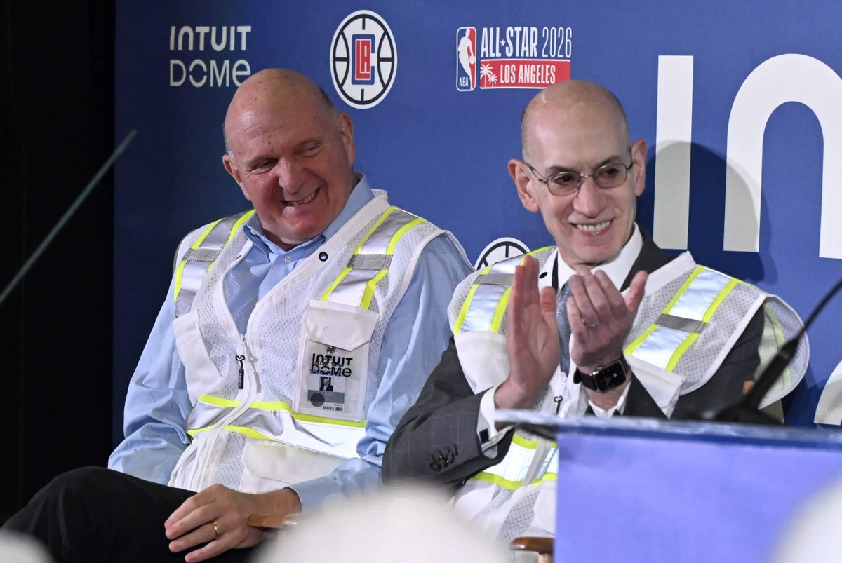 NBA-ийн удирдлага Стив Балмерт түүхэн шийтгэл оногдуулснаар хоёр талын хамтын ажиллагаа төгсгөл боллоо