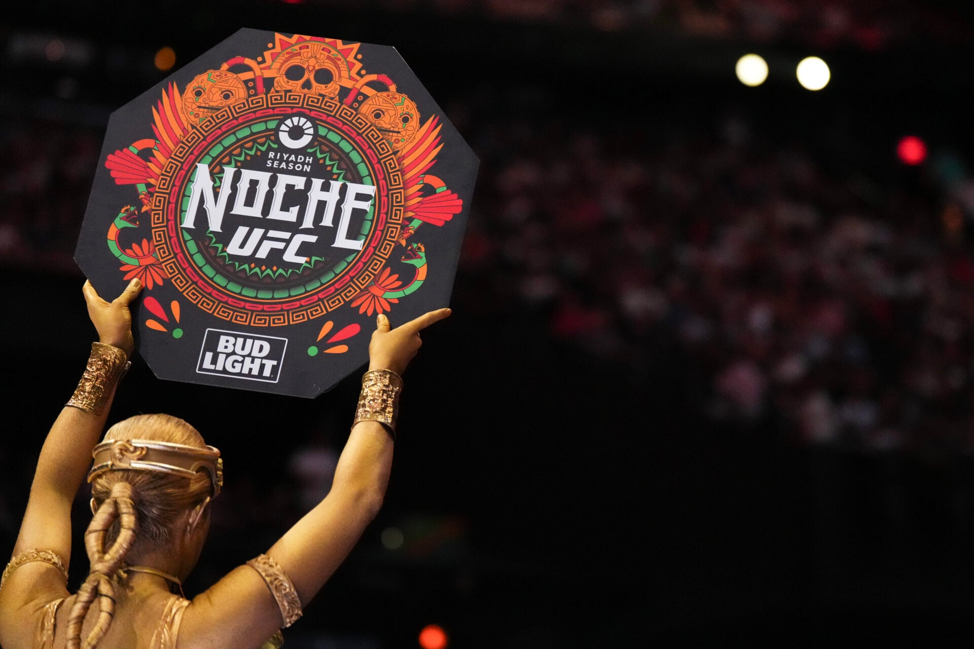 Noche UFC тэмцээний хуваарьт визний асуудлаас шалтгаалан дахин өөрчлөлт орлоо