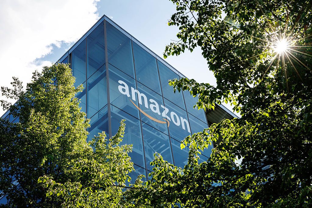Amazon компани сурталчилгааны үнээ нууцаар нэмэгдүүлсэн хэргээр шүүхэд дуудагдлаа