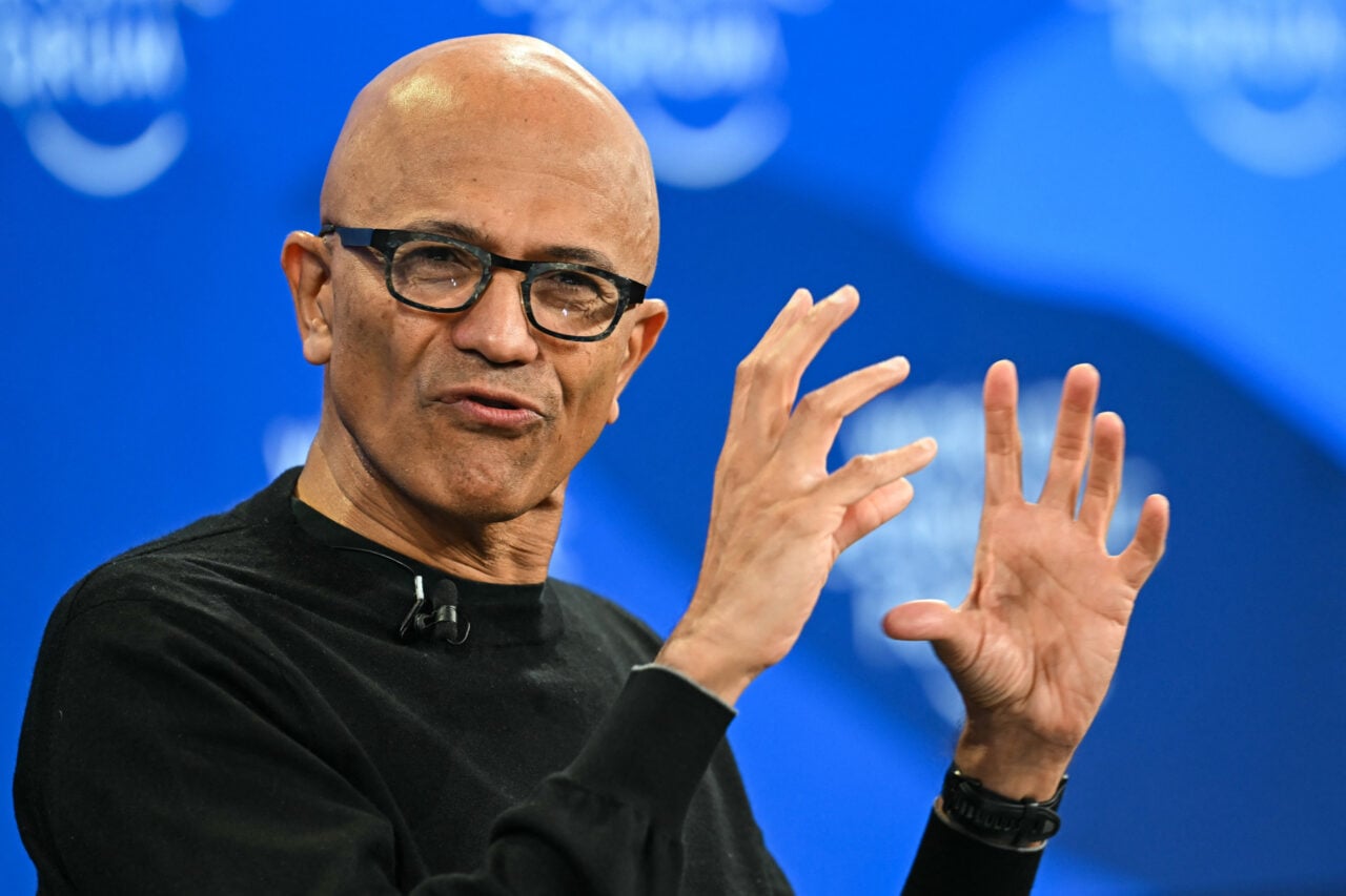 Microsoft хиймэл оюун ухааны нөлөөгөөр байгууллагын бүтцээ шинэчлэн өөрчилж байна