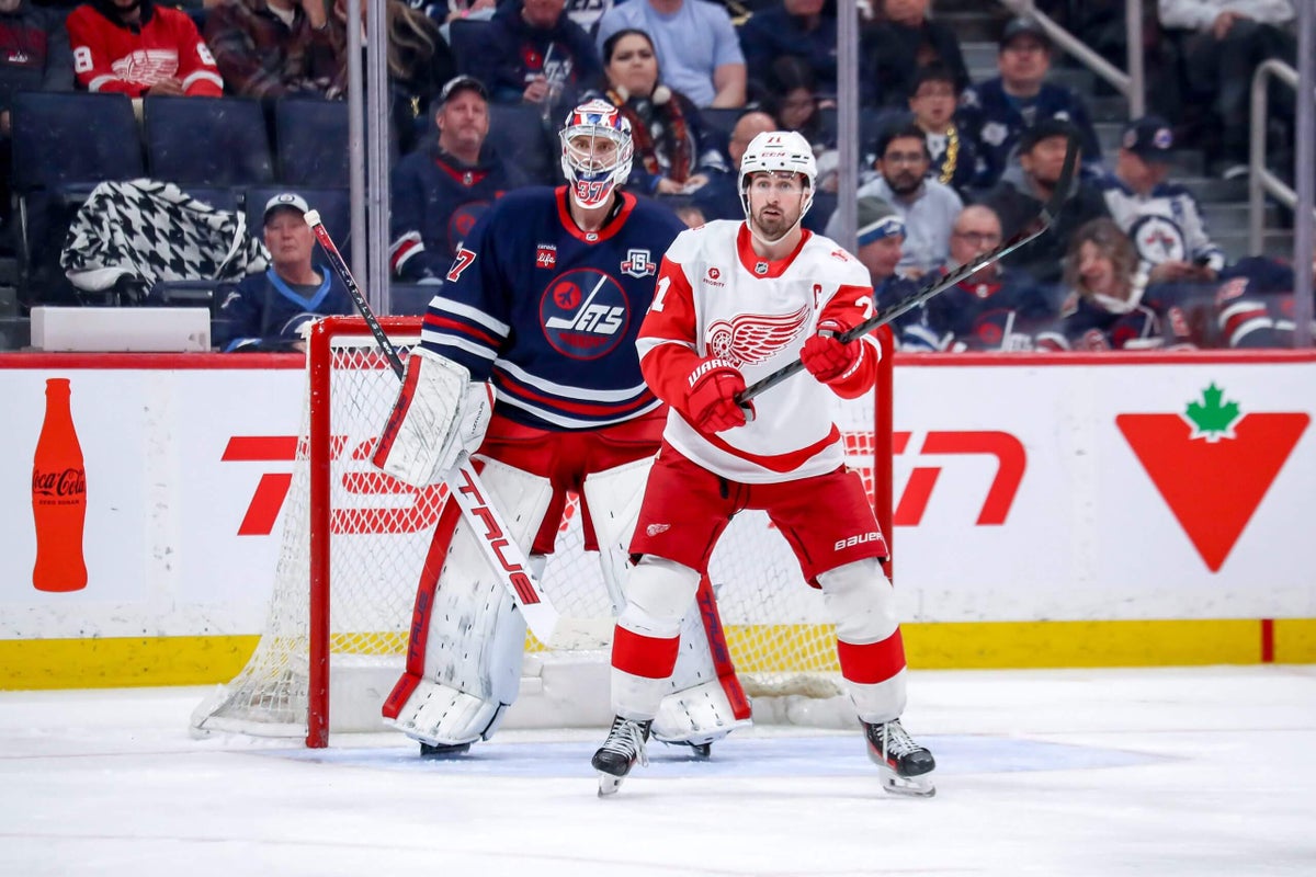 NHL-ийн багууд улирлын өмнөх бүрэлдэхүүний өөрчлөлт болон тоглогчдын солилцооны хүсэлттэй нүүр тулж байна