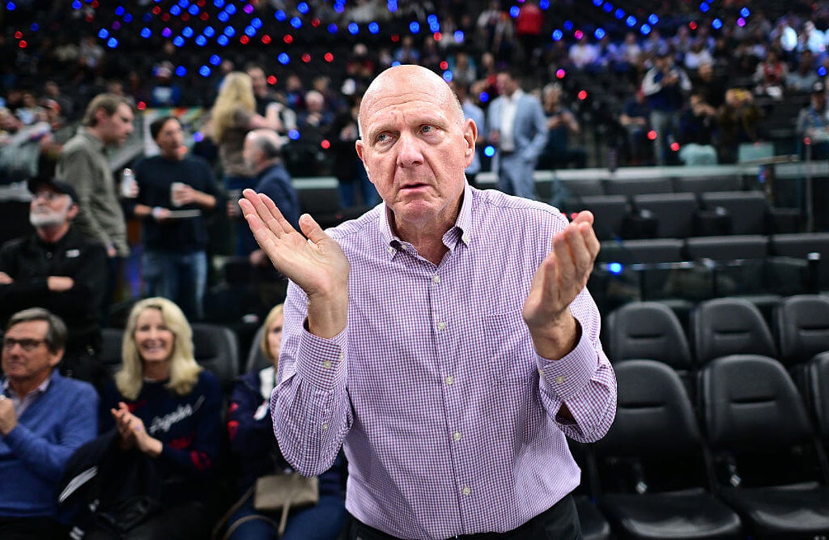 Стив Балмер Лос Анжелес Клипперсийг NBA-д нөлөө бүхий баг болгохын тулд тэрбум доллар зарцуулсан ч нэр хүндээ унагалаа