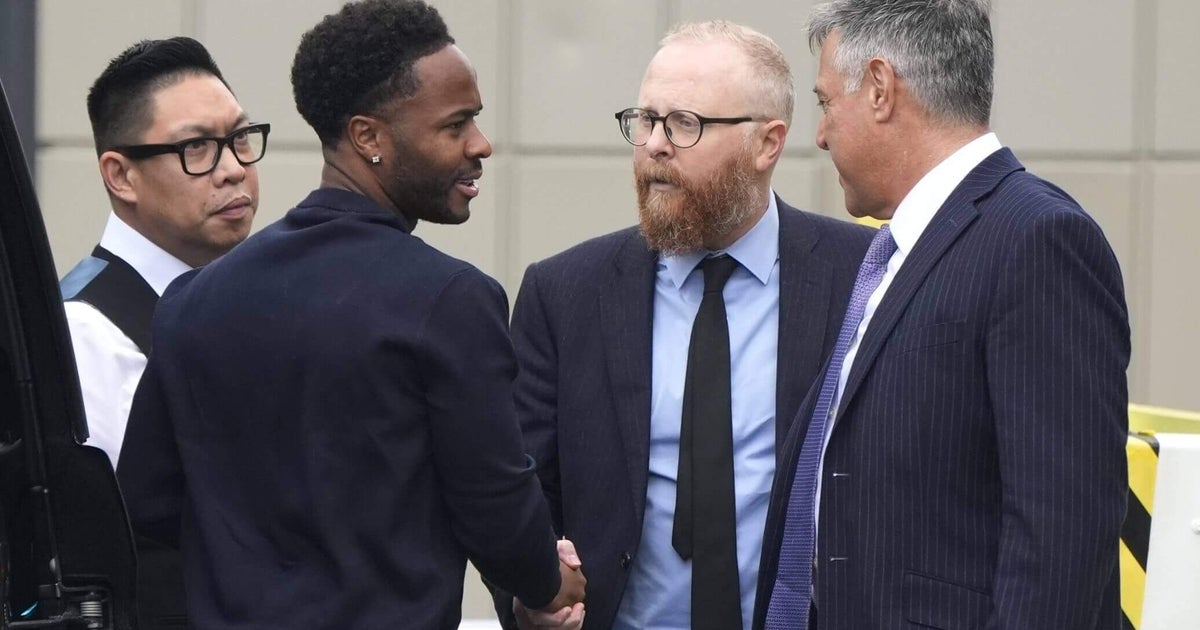 Рахим Стерлинг аюултай жолоодлого болон хориотой бодис хадгалсан хэргээ хүлээн зөвшөөрлөө