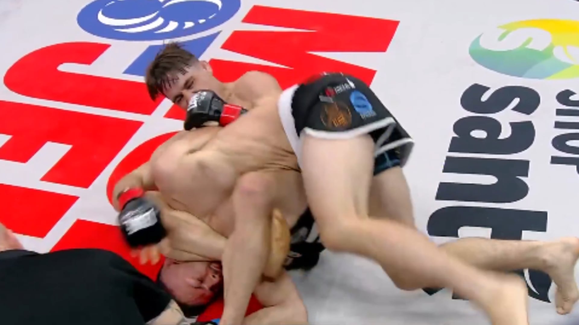 Майкл Дюфорт ер бусын боолтоор ялж, UFC-д элсэх хүсэлтээ илэрхийллээ