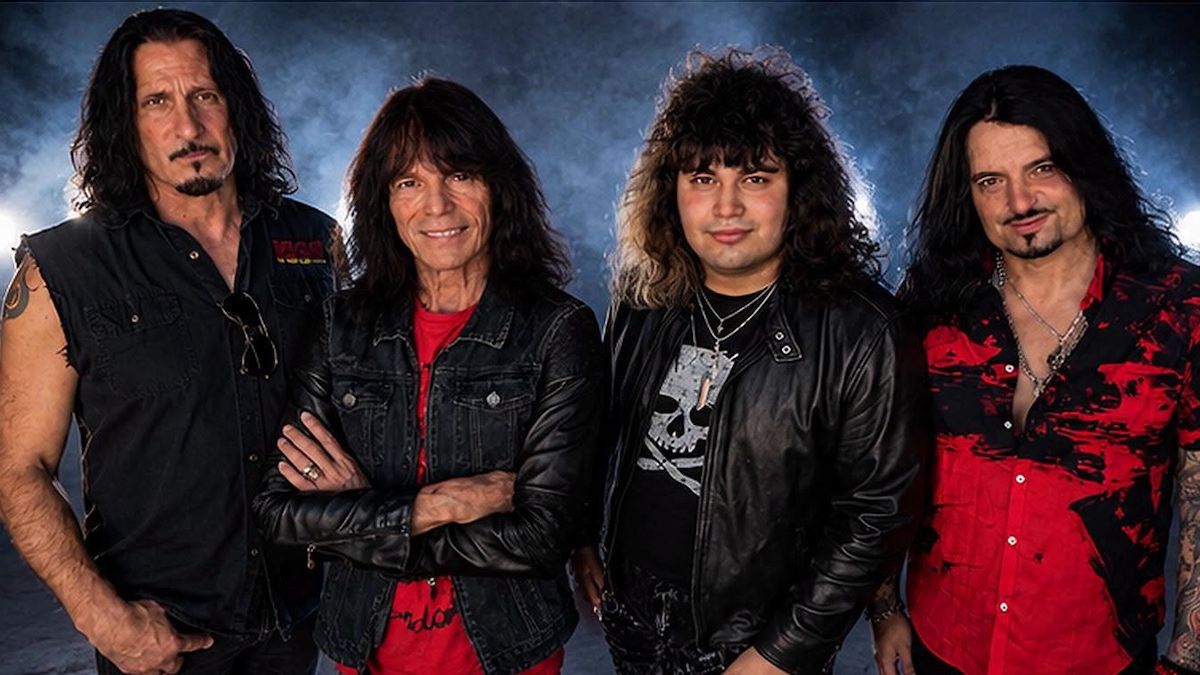 Quiet Riot хамтлаг 700 гаруй өргөдлөөс шалгарсан 23 настай шинэ дуучнаа танилцууллаа