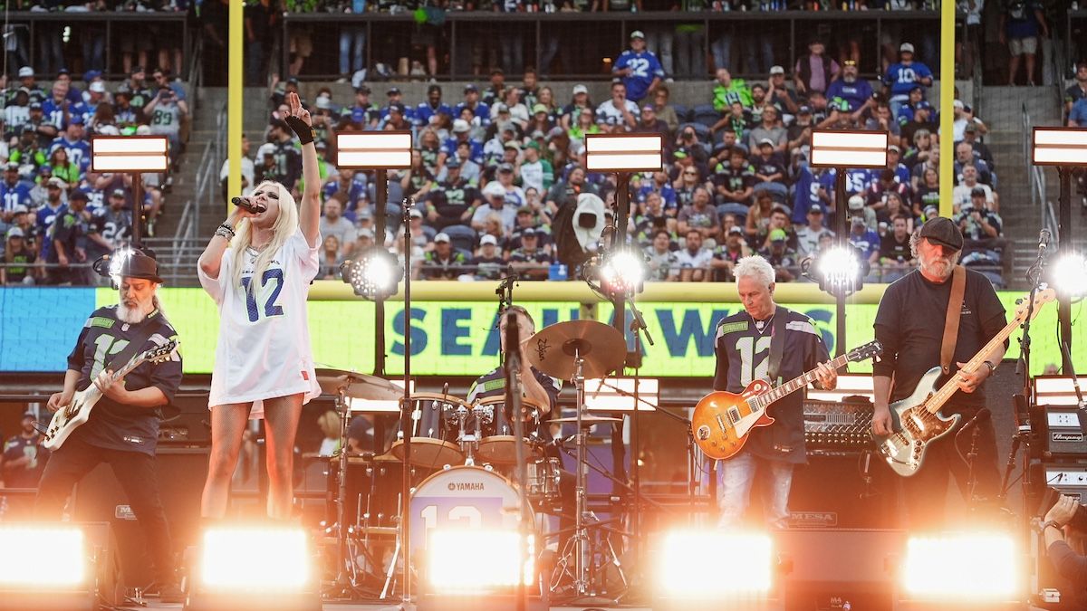 Soundgarden хамтлагийн NFL-ийн тоглолтын албан ёсны бичлэг цацагдлаа