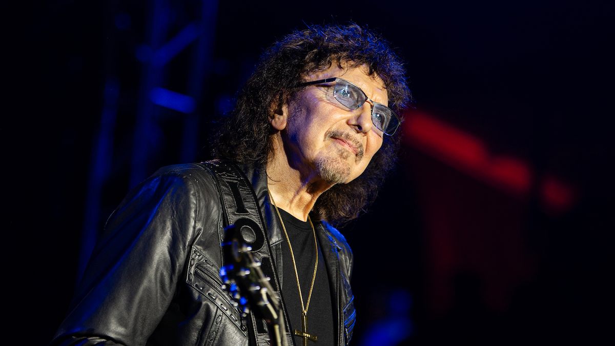 Тони Айомми “Black Sabbath” хамтлагийн дахин нэг цомог гаргах саналыг хүлээж авсангүй