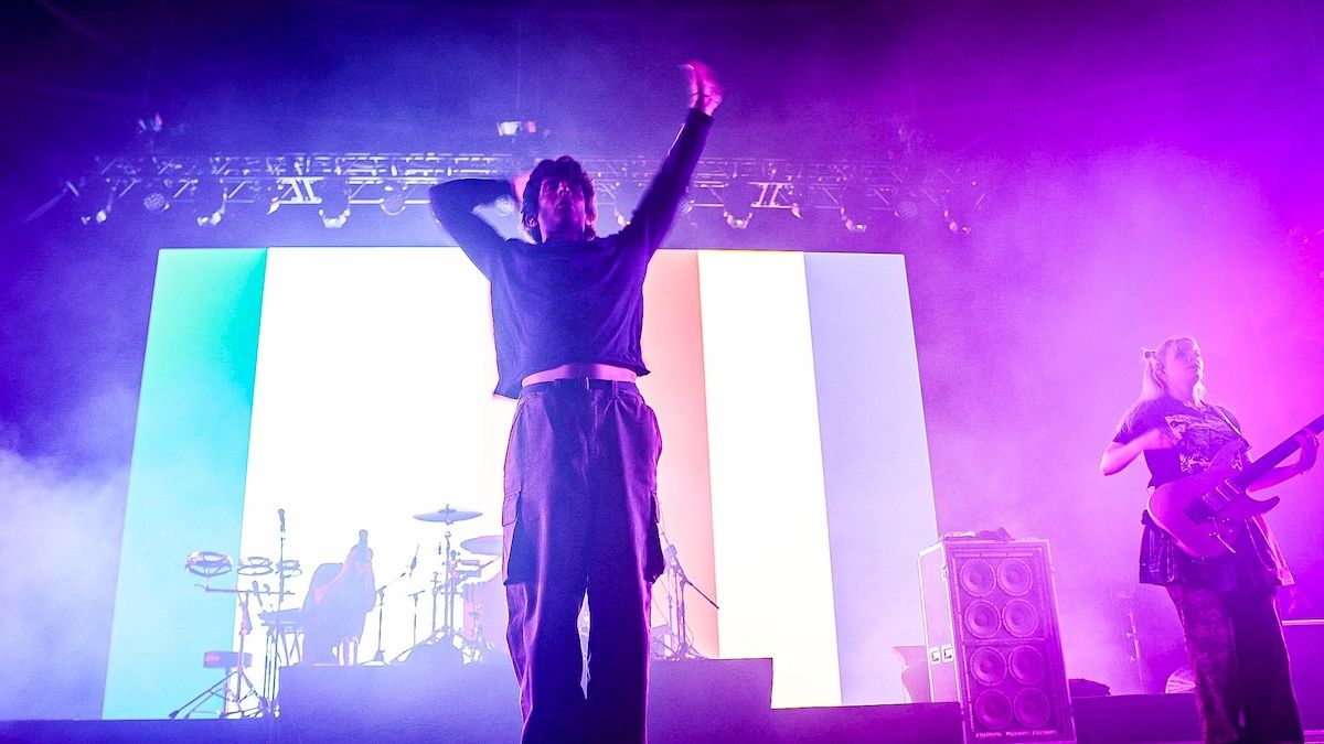 Turnstile хамтлаг Хойд Америкийн аялан тоглолтоо 22 дуу бүхий эрч хүчтэй тоглолтоор эхлүүллээ