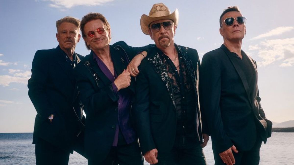 U2 хамтлаг есөн жилийн дараа анхны бие даасан цомгоо гаргахаа зарлав