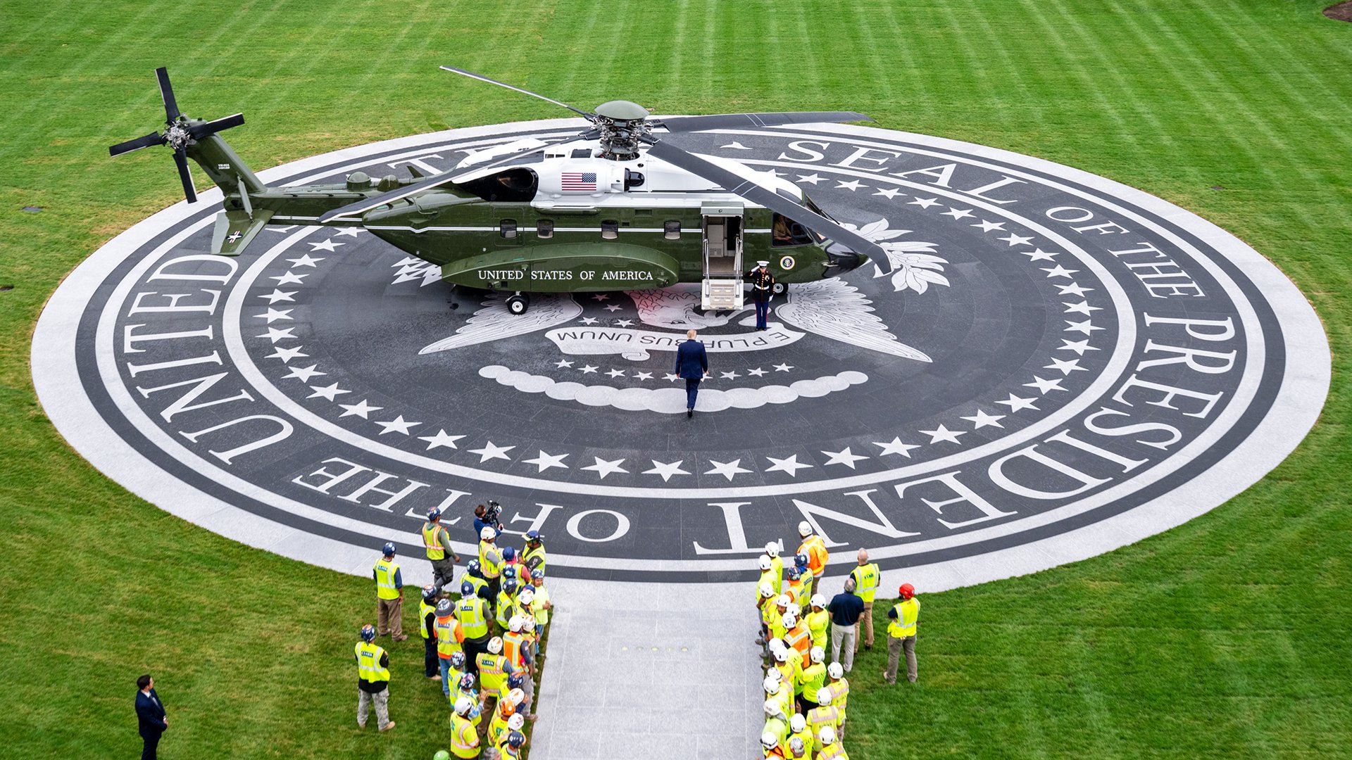 Цагаан ордны шинэ нисдэг тэрэгний талбайд VH-92A Patriot анхны нислэгээ гүйцэтгэлээ