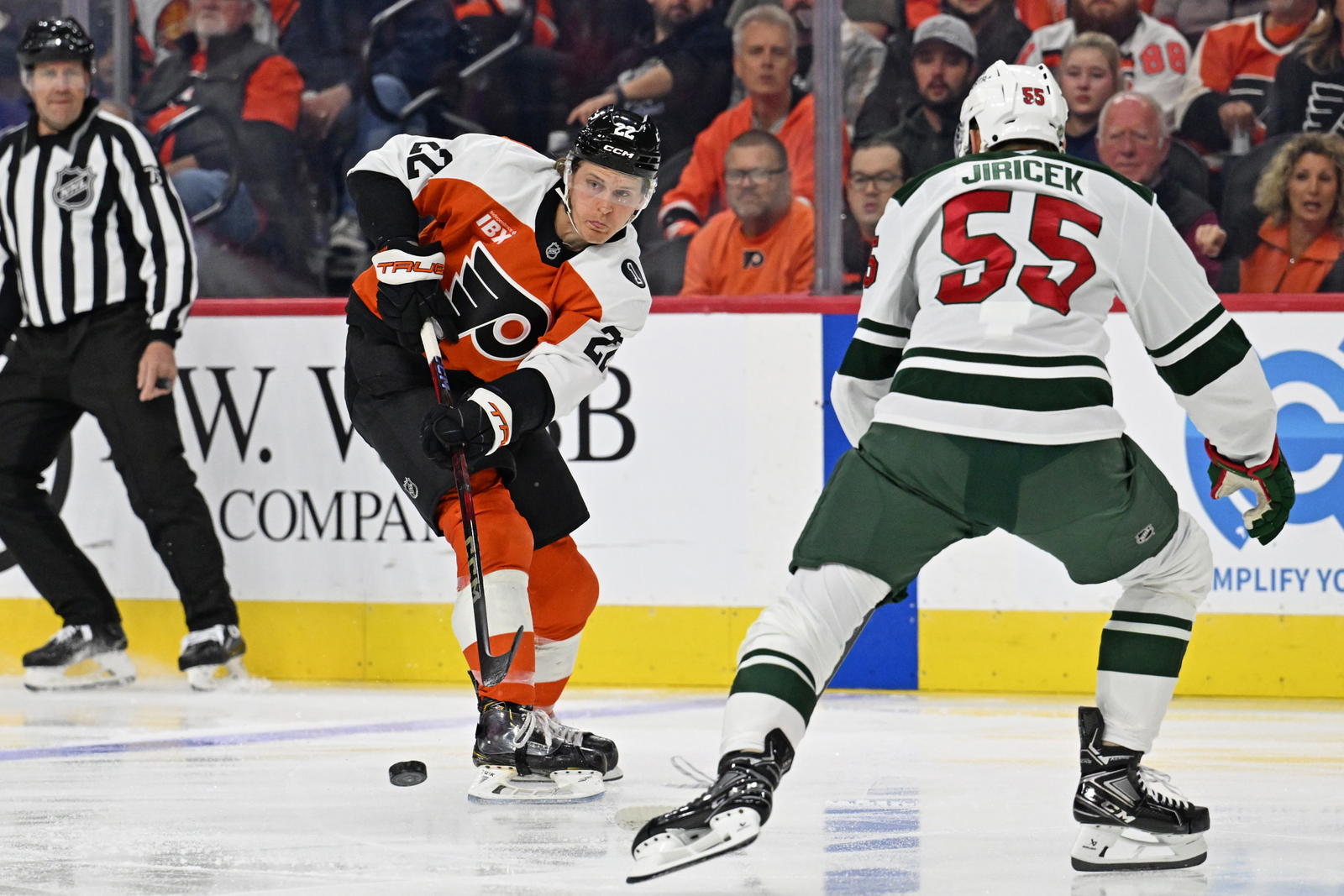 Филадельфия Флайерс-ийн хамгаалагч Дэвид Жиричек NHL-ийн үндсэн бүрэлдэхүүнд багтахын төлөө өрсөлдөж байна