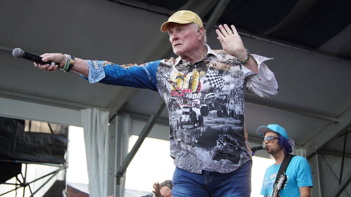 The Beach Boys хамтлаг есдүгээр сард товлогдсон бүх тоглолтоо гэнэт цуцаллаа