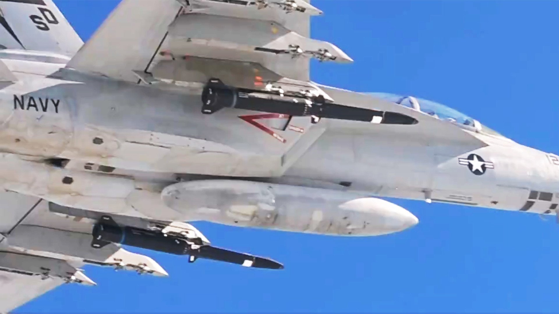 АНУ-ын Тэнгисийн цэргийн хүчин F/A-18 Super Hornet онгоцонд “Blackbeard” хэт авианы пуужин суурилуулан туршиж эхэллээ