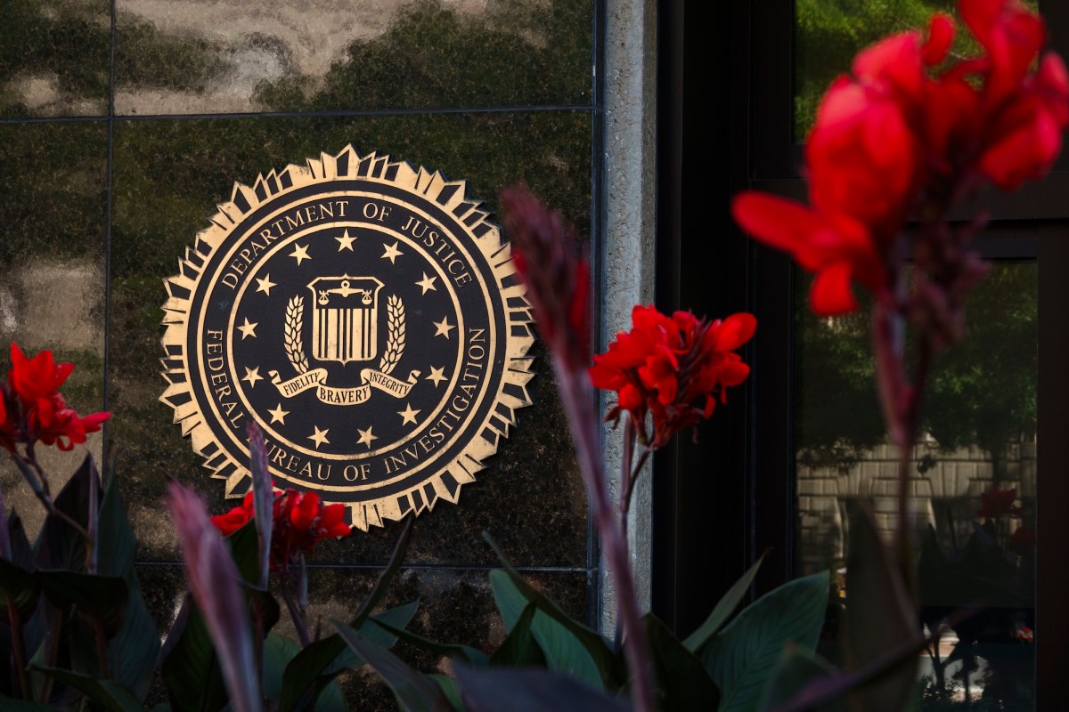 FBI-ийн ажилтнуудын хувийн мэдээлэл алдагдсаныг тус товчоо кибер аюулгүй байдлын осол хэмээн хүлээн зөвшөөрлөө