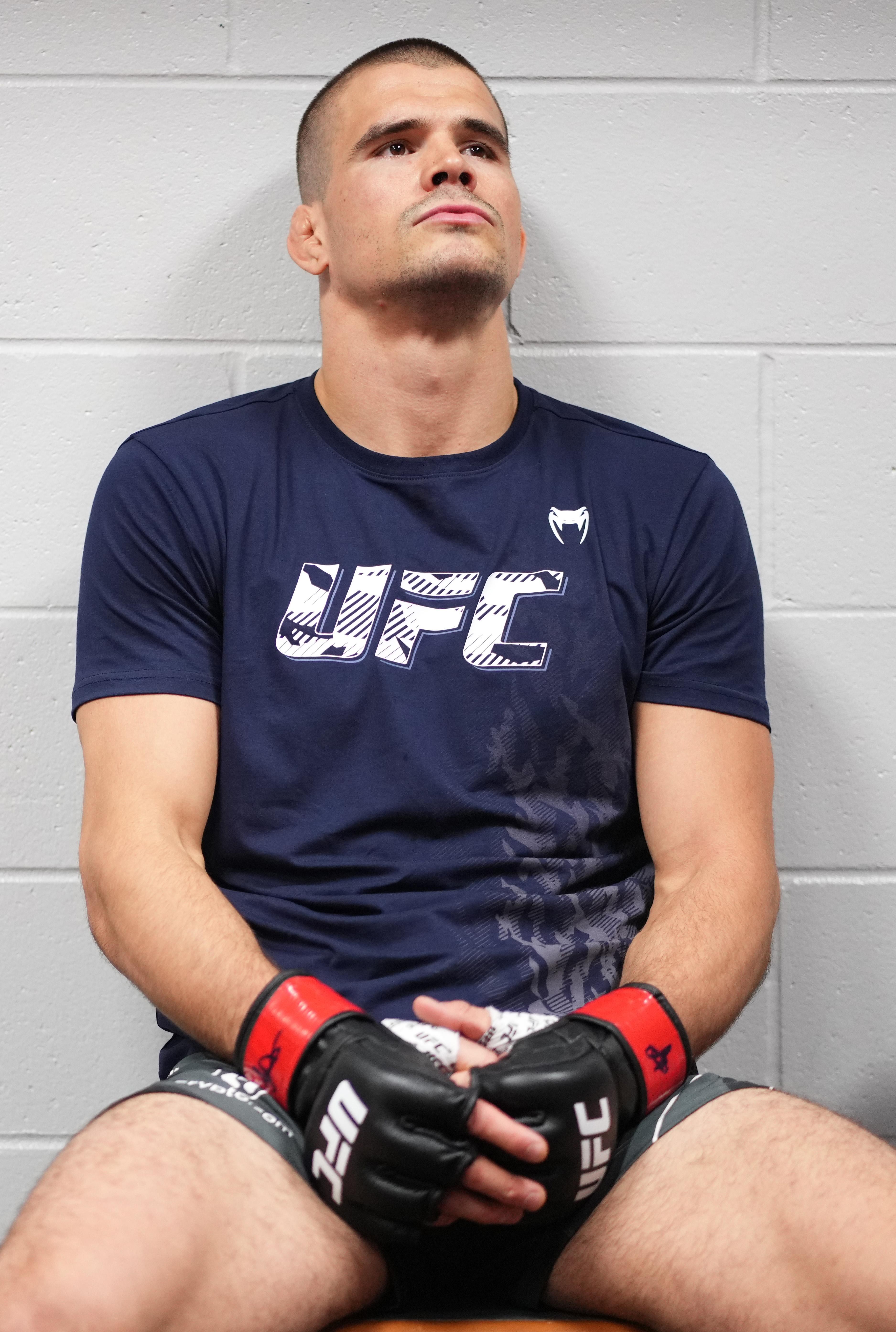 Сэдрик Думас UFC Vegas 121 тэмцээнд өрсөлдөгчөө сольж Луис Эрнандестэй тулалдана