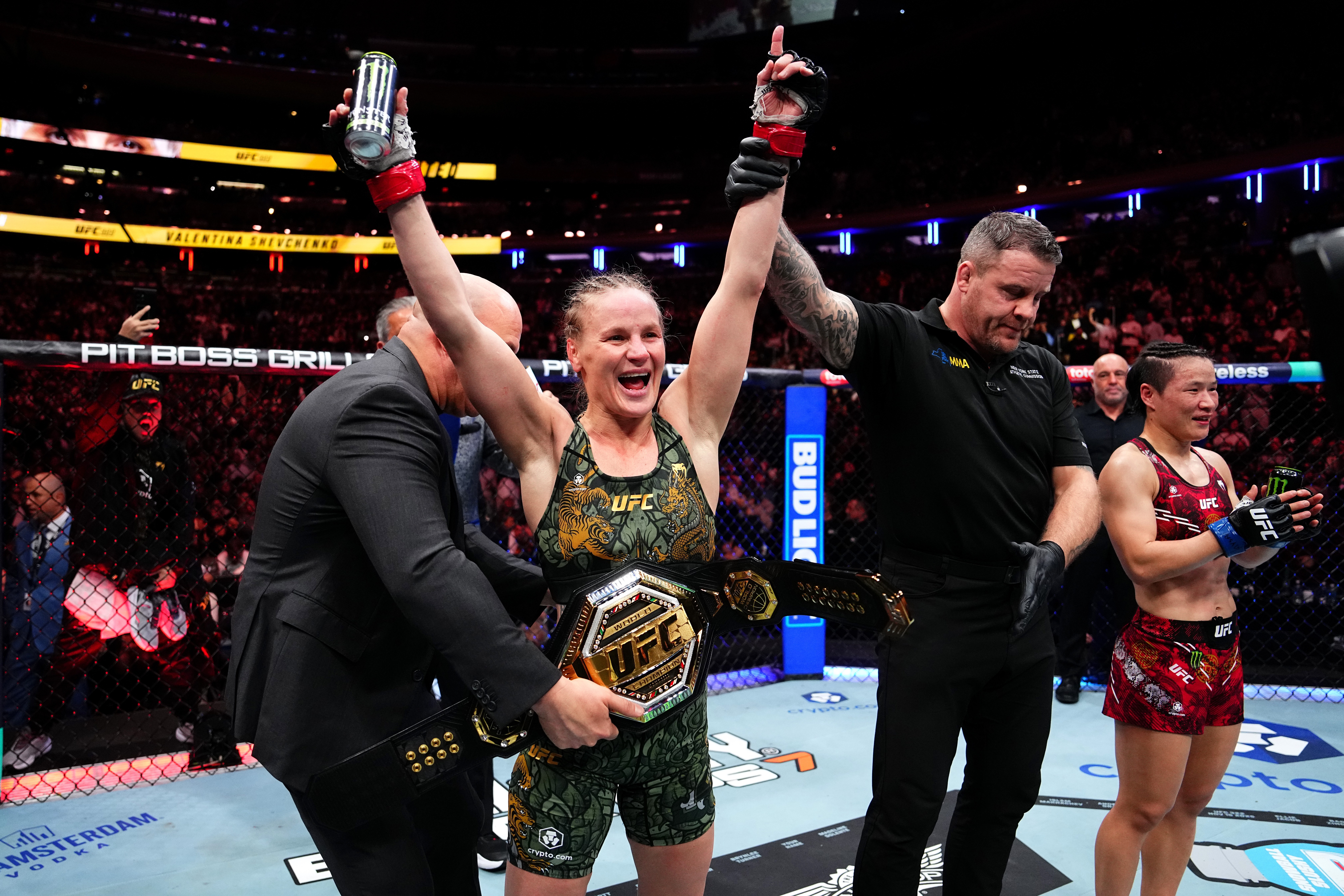Валентина Шевченко бэртлийн улмаас UFC-ийн аваргын бүсээсээ татгалзлаа