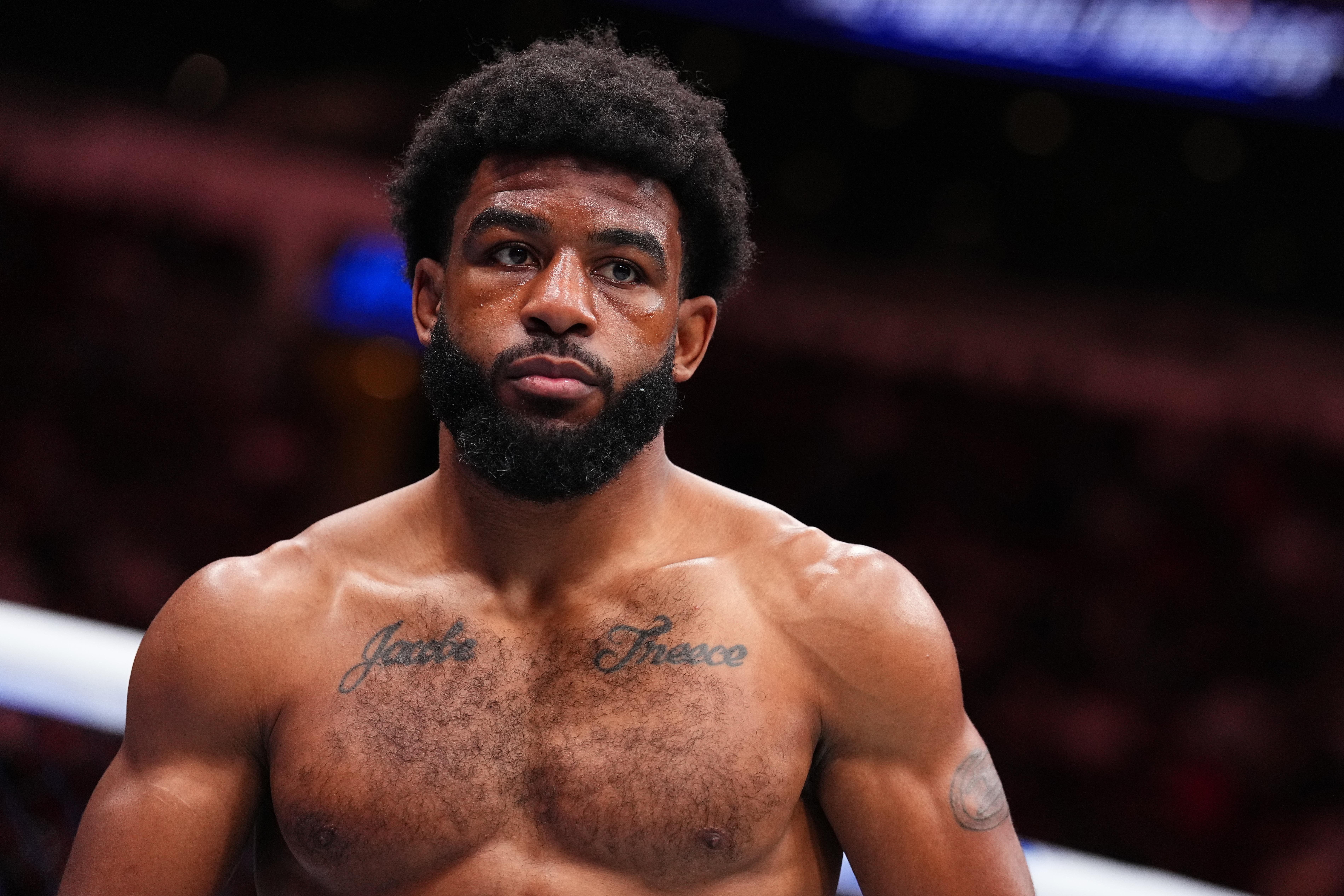 Ялагдалгүй тулаанч Жакоб Смит UFC 332 тэмцээнд тулалдахаар товлогдлоо