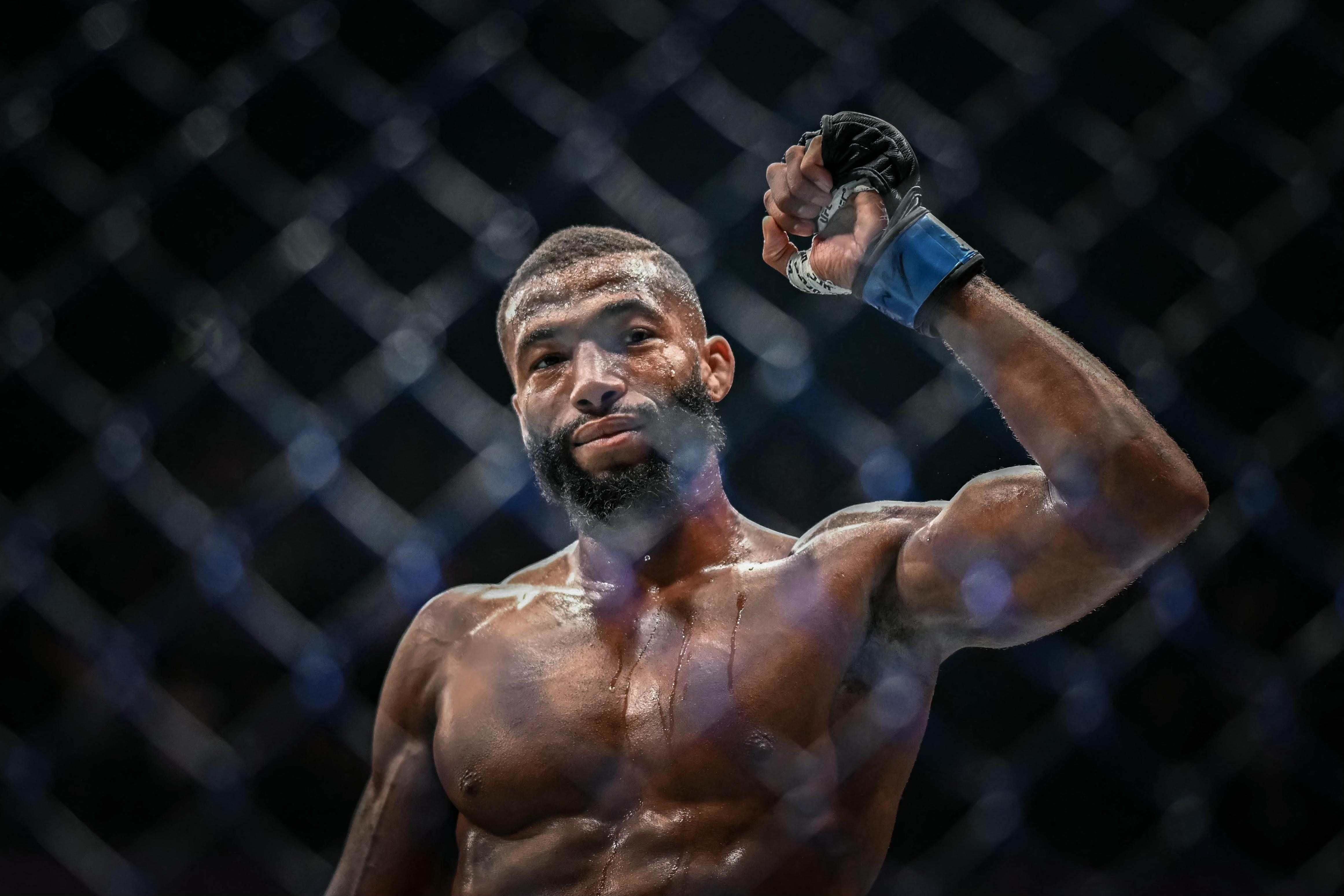 Саладин Парнасс UFC-д анхны ялалтаа байгуулсны дараа Макс Холлоуэйтэй тулалдах хүсэлтэй байгаагаа илэрхийлэв
