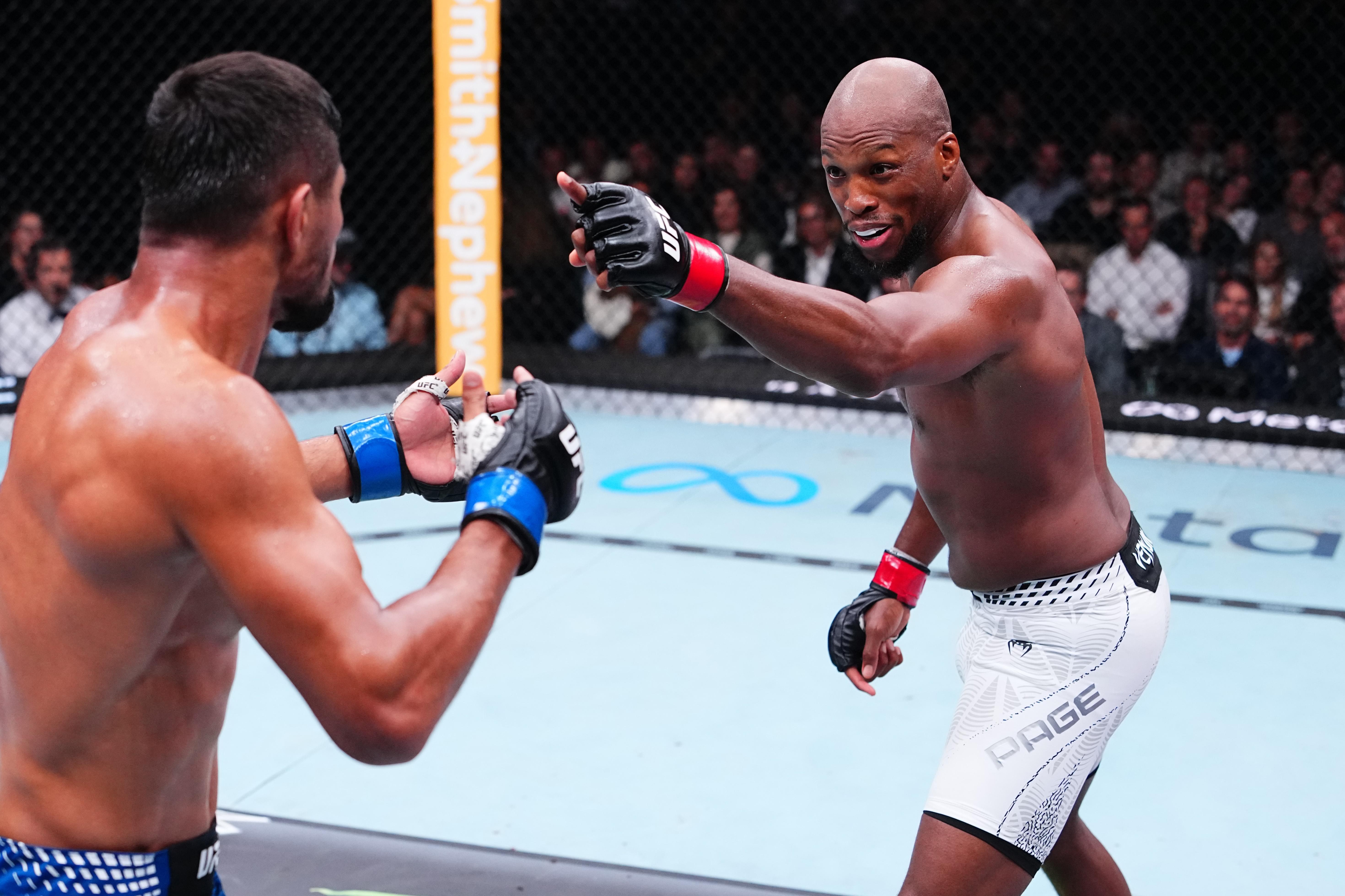 Майкл Пэйж UFC-д дахин нэг ялалт байгуулсан ч үзэгчдийн сэтгэлд нийцсэнгүй
