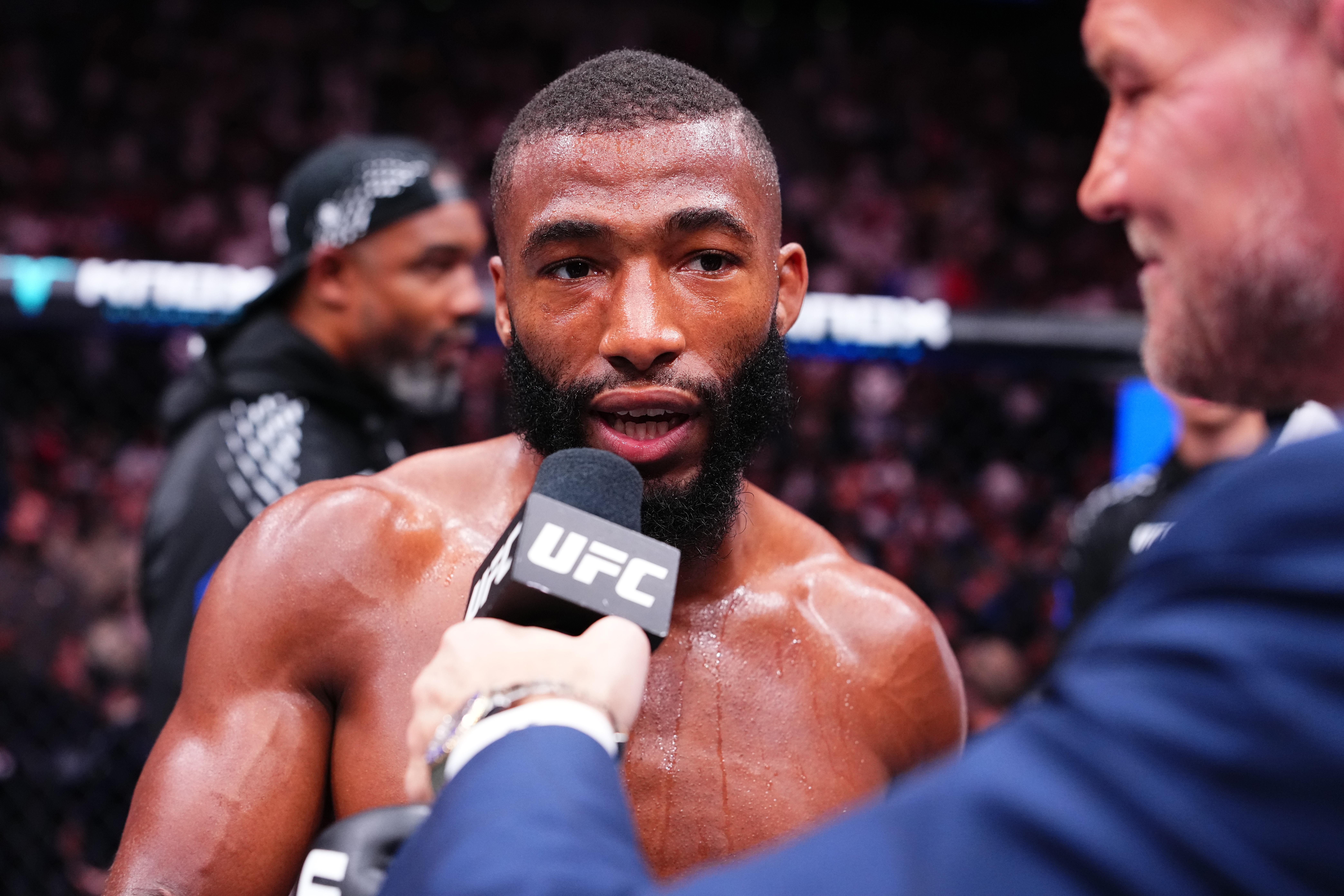 Салахдин Парнассе UFC-д хийсэн анхны тулаанаараа Даниел Кормьегийн магтаалыг хүртлээ