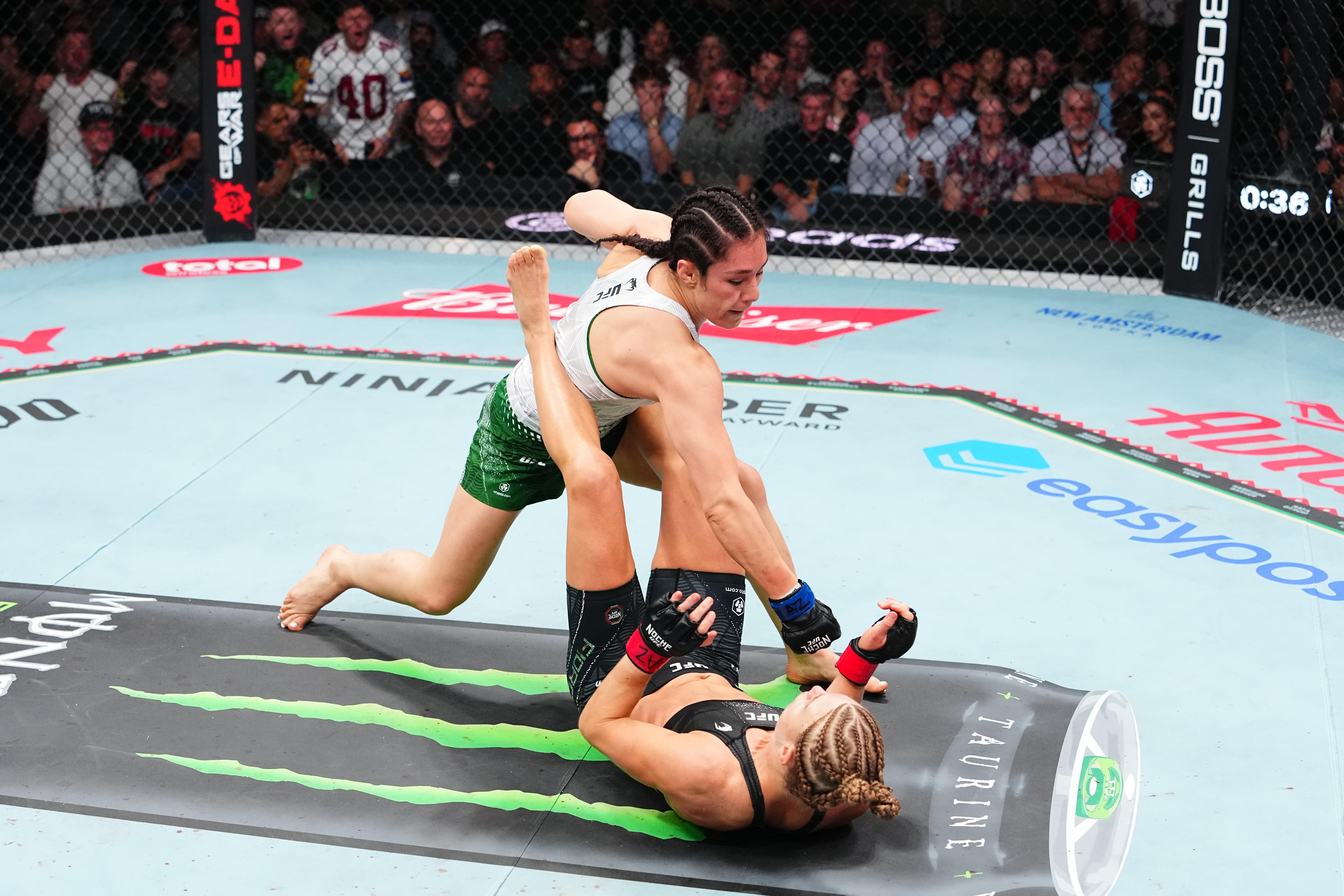 Алекса Грассо “Noche UFC” тэмцээнд Манон Фиоротыг буулган авч ялалт байгууллаа