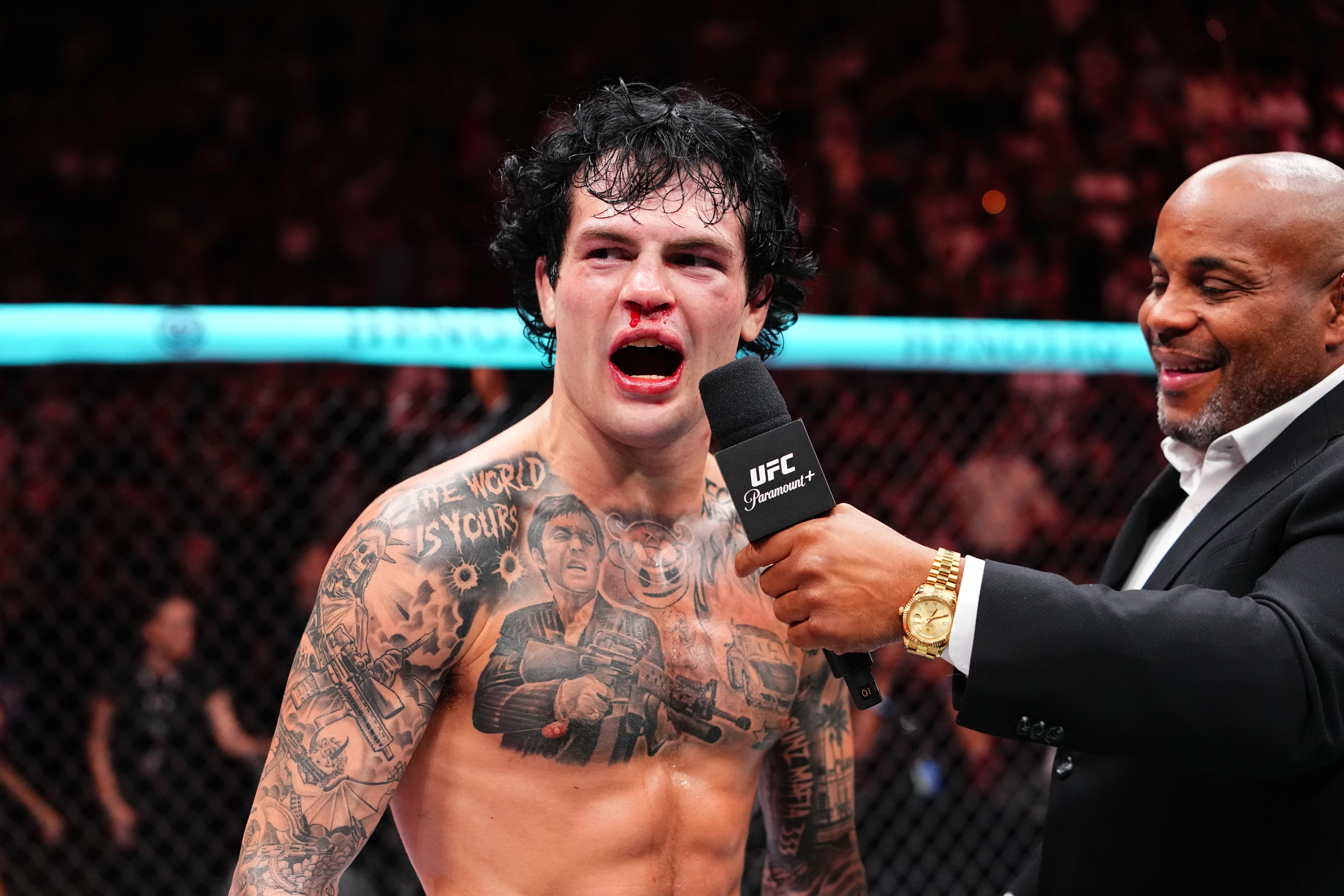 Томми МакМиллен “Noche UFC” тэмцээнд ялалт байгуулж, ялагдашгүй цувралаа үргэлжлүүллээ