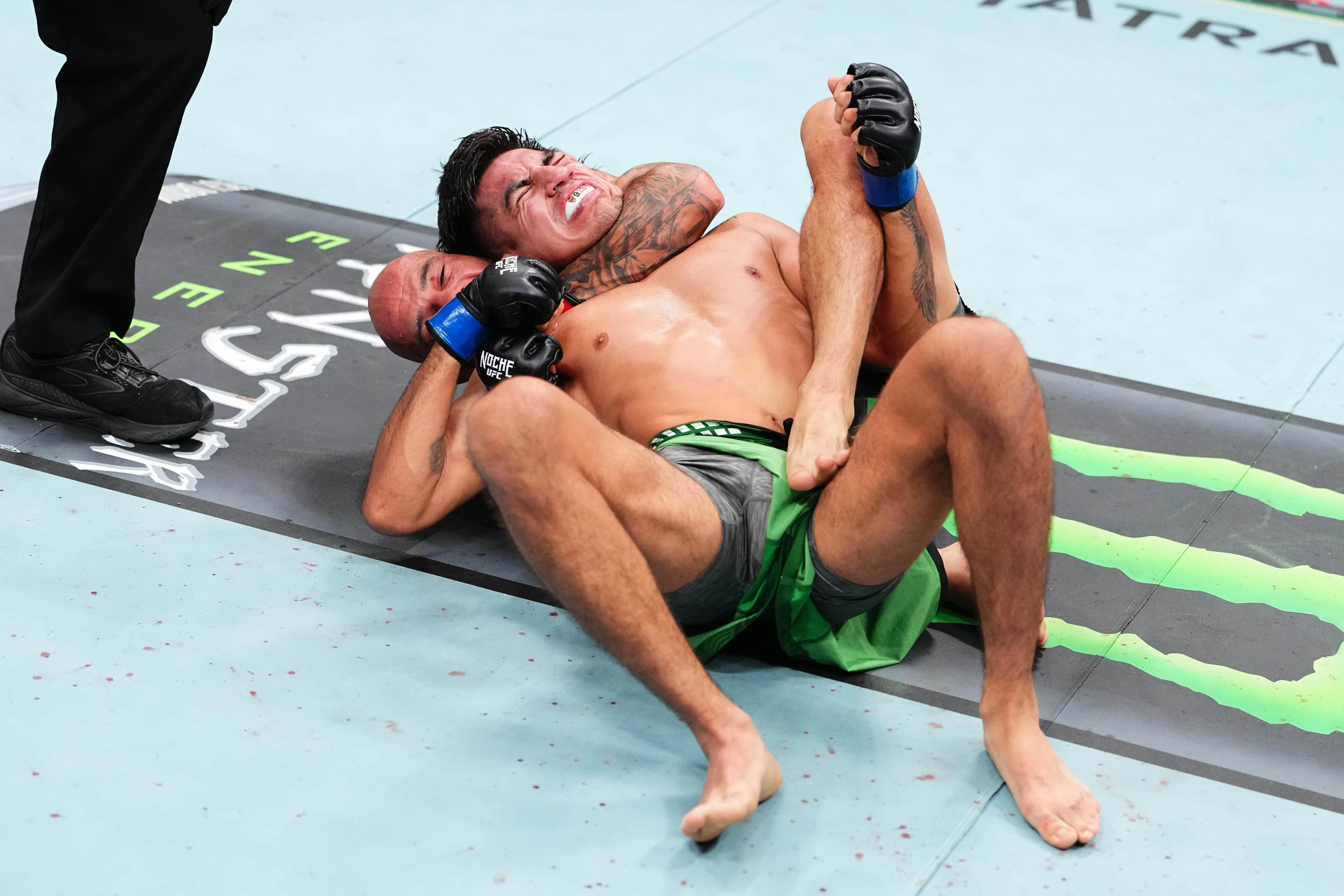 Жан Силва “Noche UFC” тэмцээний оргил тулаанд нэг гараар боолт хийж ялалт байгууллаа