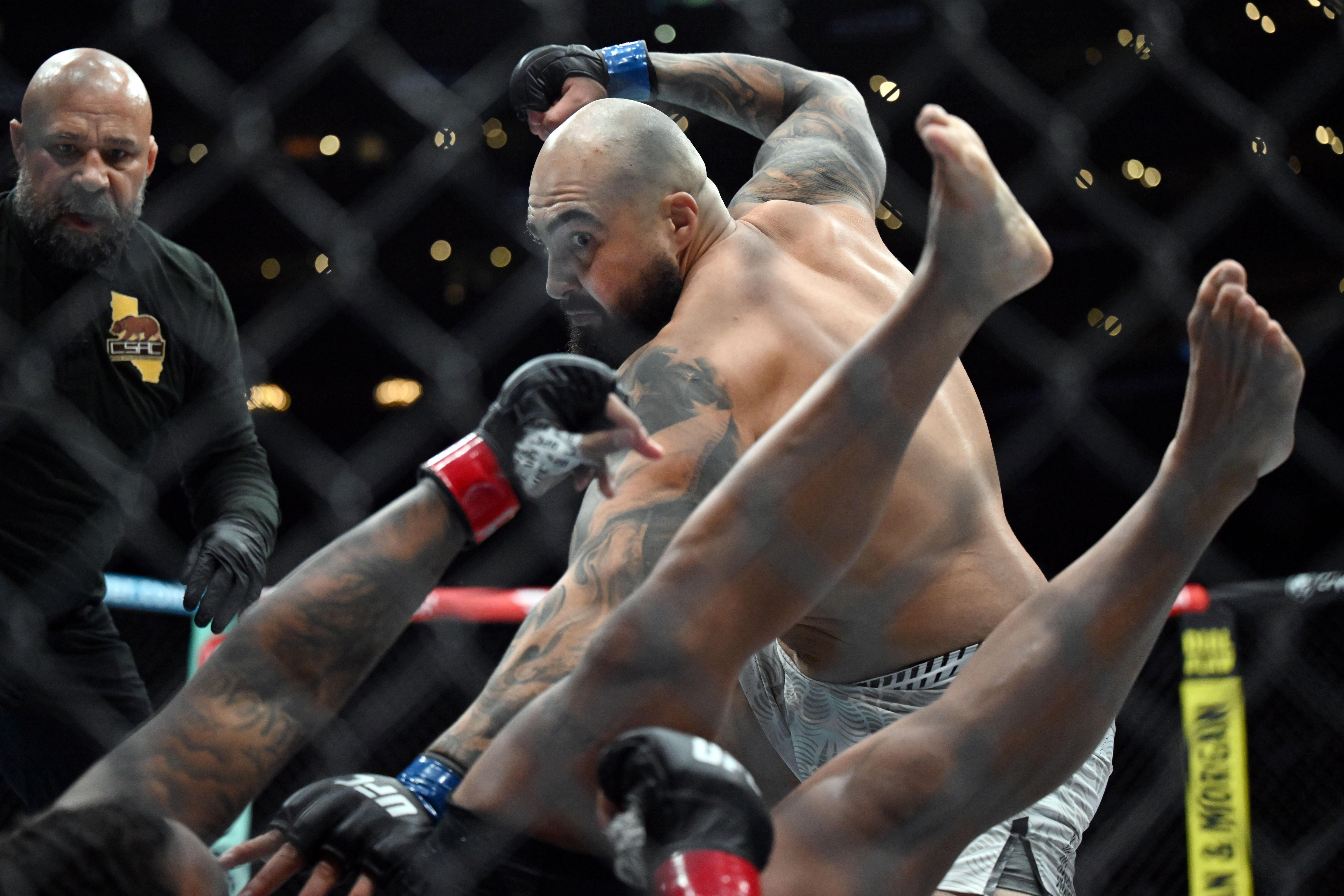 Шон Шараф UFC 331 тэмцээнд Габл Стивсоныг буулган авч дуулиан тарилаа
