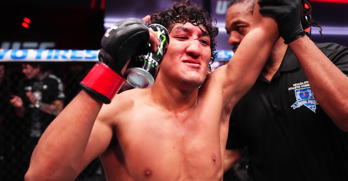 UFC Vegas 121 тэмцээний үеэр Раул Росас болон Раони Барселос нарын тулаан эгзэгтэйгээр өндөрлөв