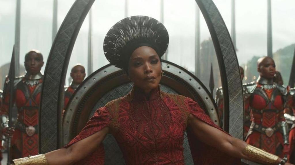 Анжела Бассетт шинэ Black Panther-ийн дүрд тоглох Дэвид Жонссоныг дэмжиж буйгаа илэрхийллээ