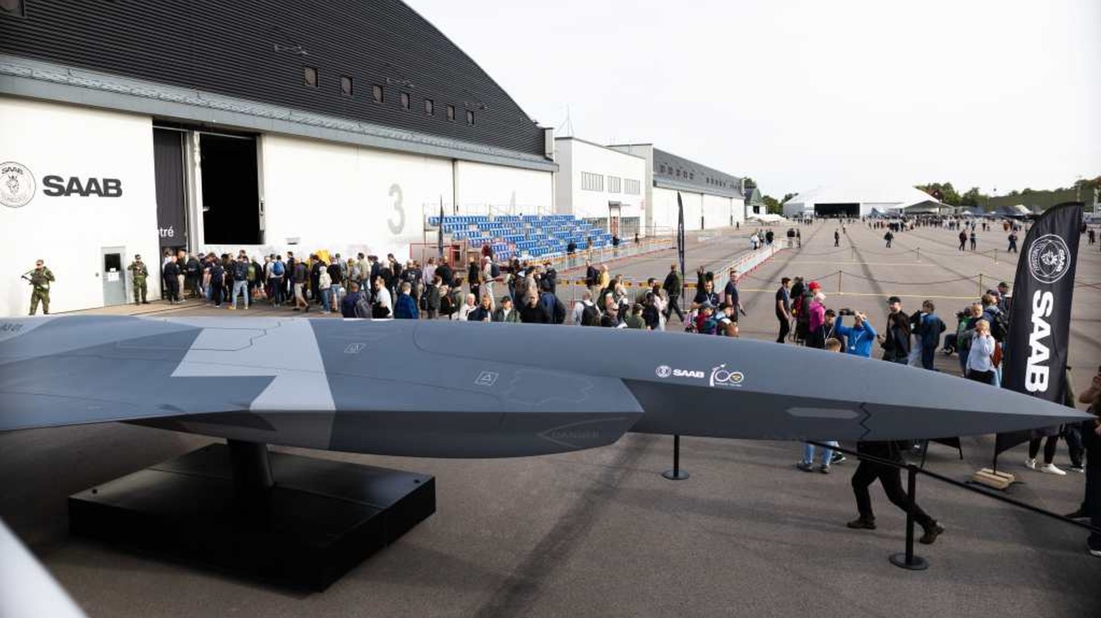 Saab компани агаарын байлдааны ажиллагааг өөрчлөх чадвартай дуунаас хурдан нисгэгчгүй онгоц бүтээж байна
