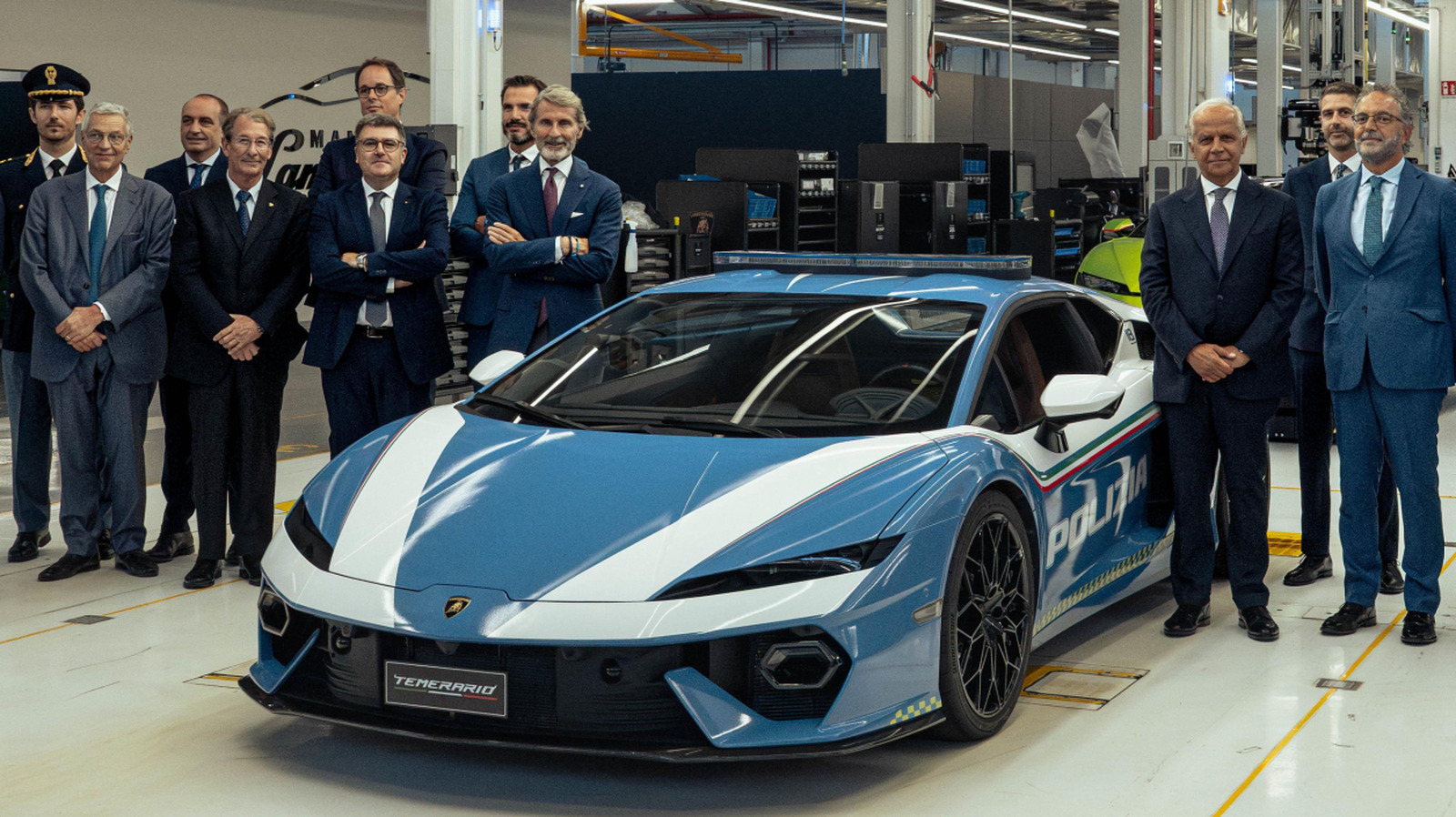 Италийн цагдаагийн байгууллага 907 морины хүчтэй шинэ Lamborghini автомашиныг хүлээн авлаа