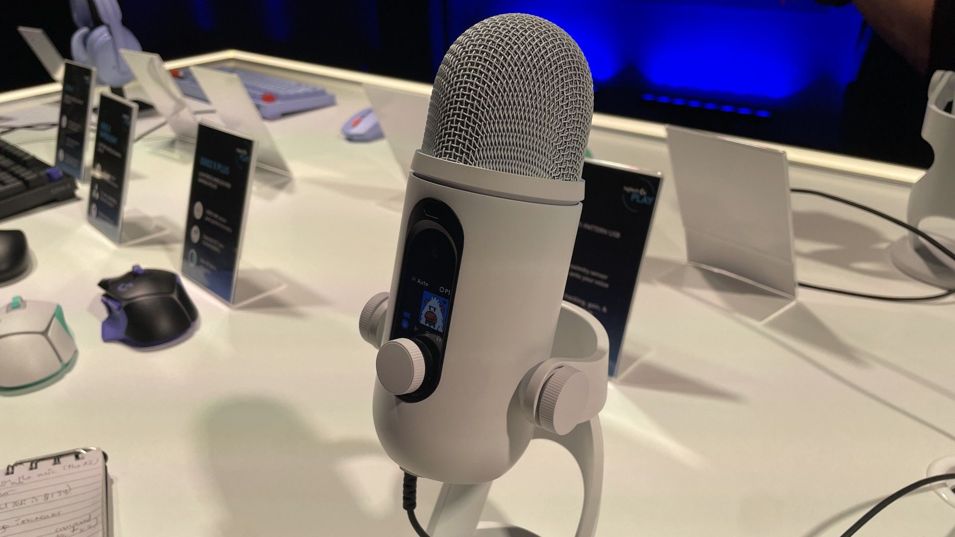 Logitech компани хиймэл оюун ухаан бүхий шинэ үеийн Yeti 2 микрофоныг танилцууллаа