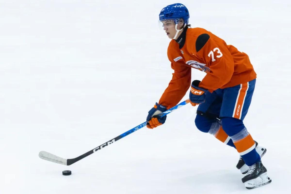 Виктор Эклунд NHL-ийн шинэ улиралд Айлендерсийн үндсэн бүрэлдэхүүнд багтах боломжоо баталгаажууллаа