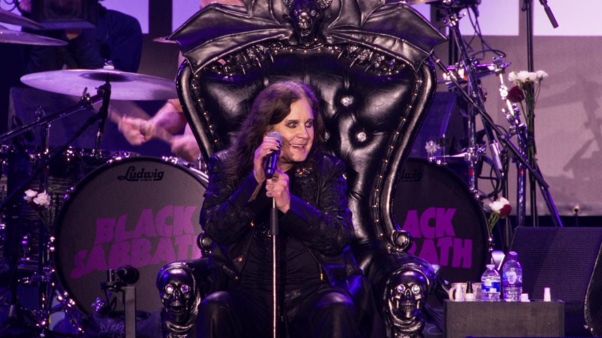 Оззи Осборн болон Black Sabbath хамтлагийн сүүлийн тоглолтын бичлэг кино театруудад гарна