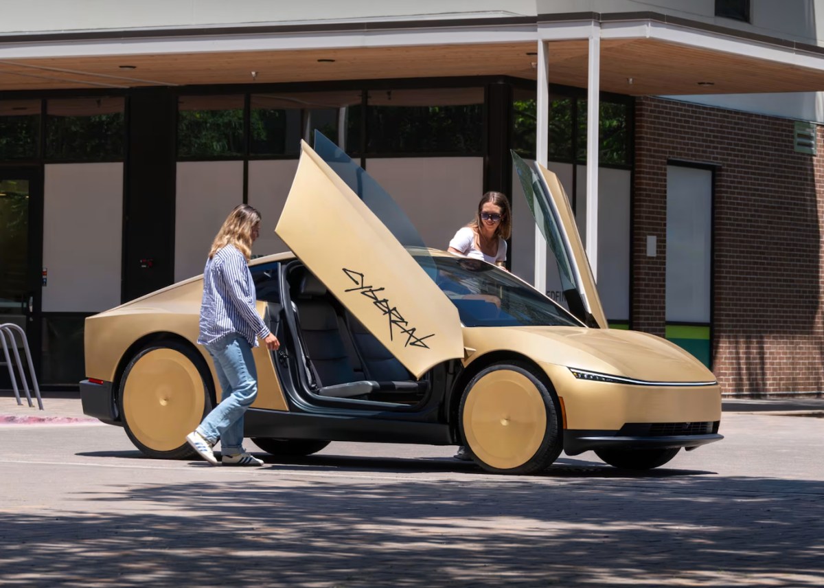 Tesla-ийн Cybercab автомашинд 13-аас доош насны хүүхдийг зорчуулахыг хориглож, техникийн шинэ нарийн ширийн мэдээллүүд ил боллоо