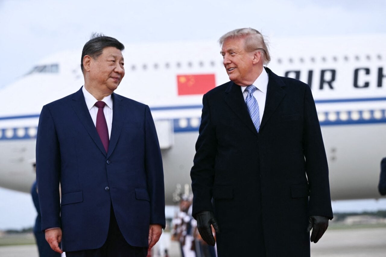 Трамп хиймэл оюун ухааныг “Супер оюун ухаан” хэмээн нэрлэж, бодлогын өөрчлөлт хийхээс татгалзав