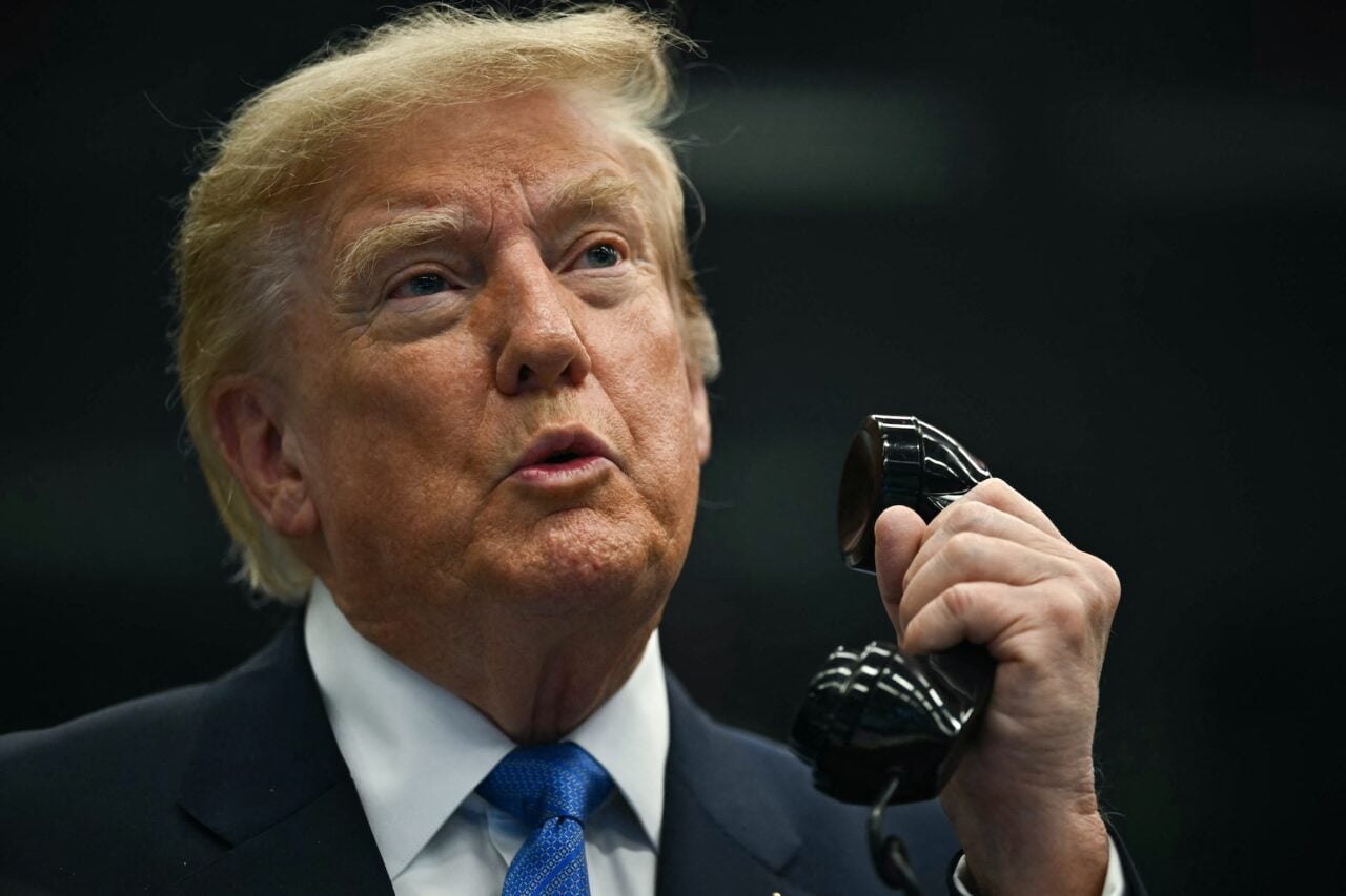 Өгөгдлийн төв байгуулахыг эсэргүүцэгчдэд Дональд Трамп хатуу байр суурь илэрхийллээ