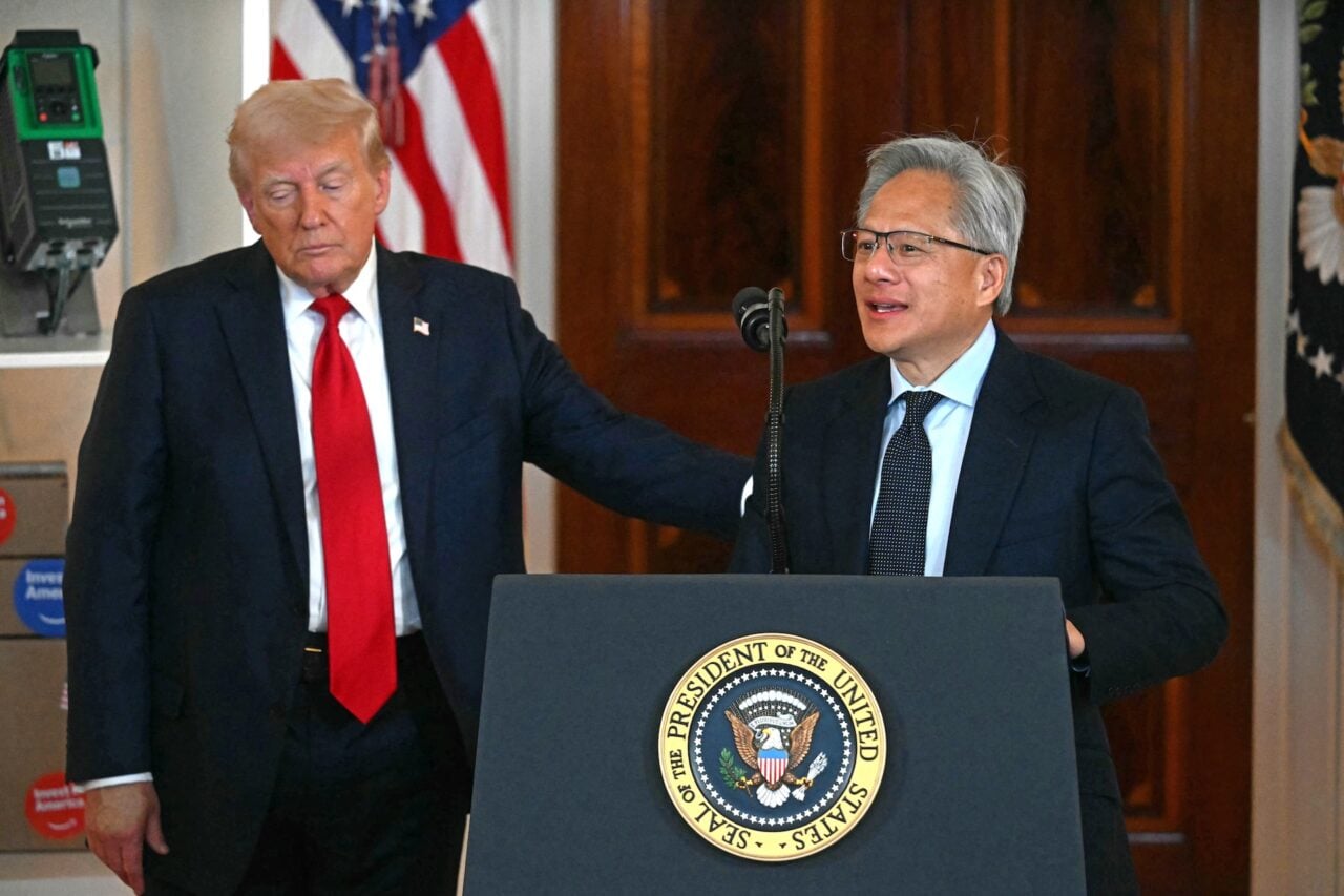 Хиймэл оюун ухааны салбарын удирдлагууд Дональд Трамптай ойртон ажиллаж, салбарын хөгжлийг удаашруулах санаачилгад эргэлзээ төрүүлж байна