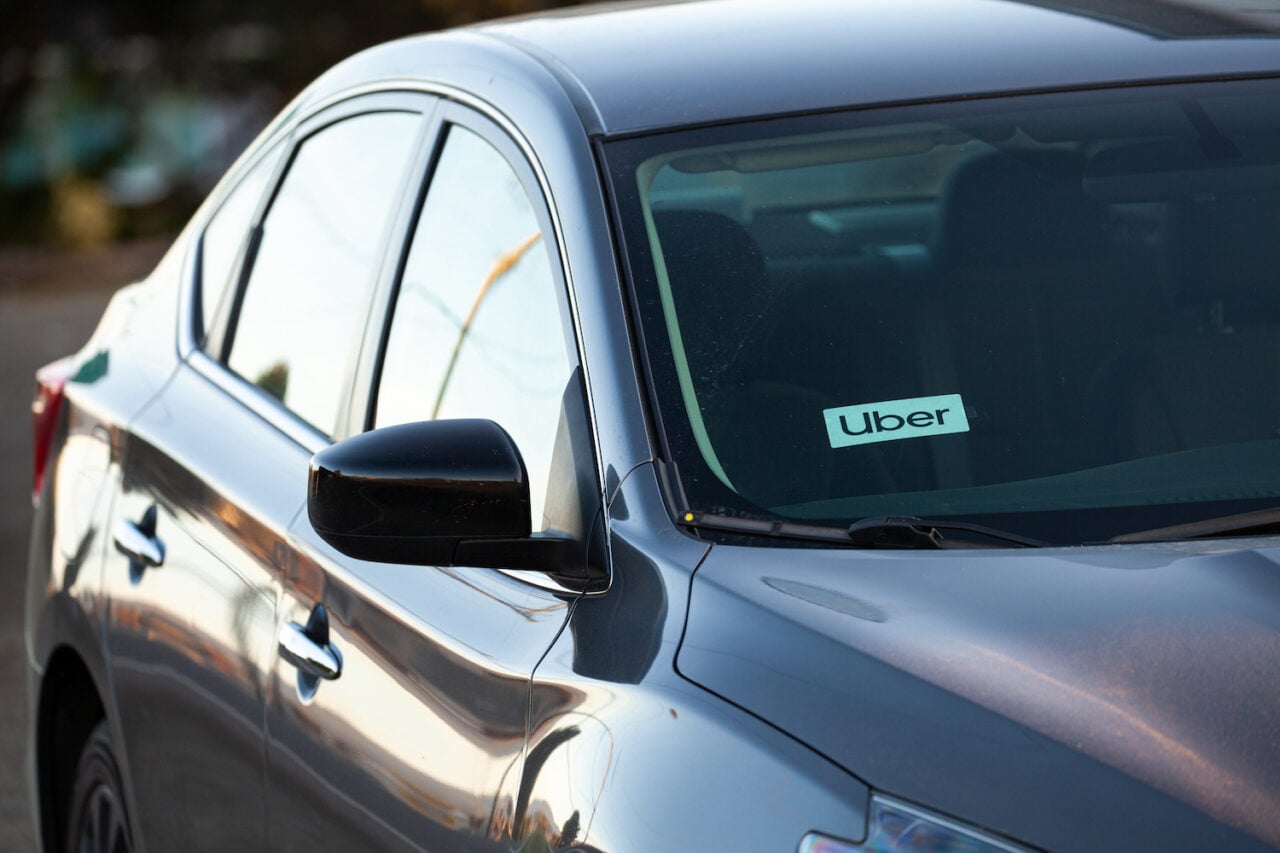 Роботаксуудтай өрсөлдөхийн тулд Uber жолооч нарын эвлэлтэй нэгдэж эхлэв